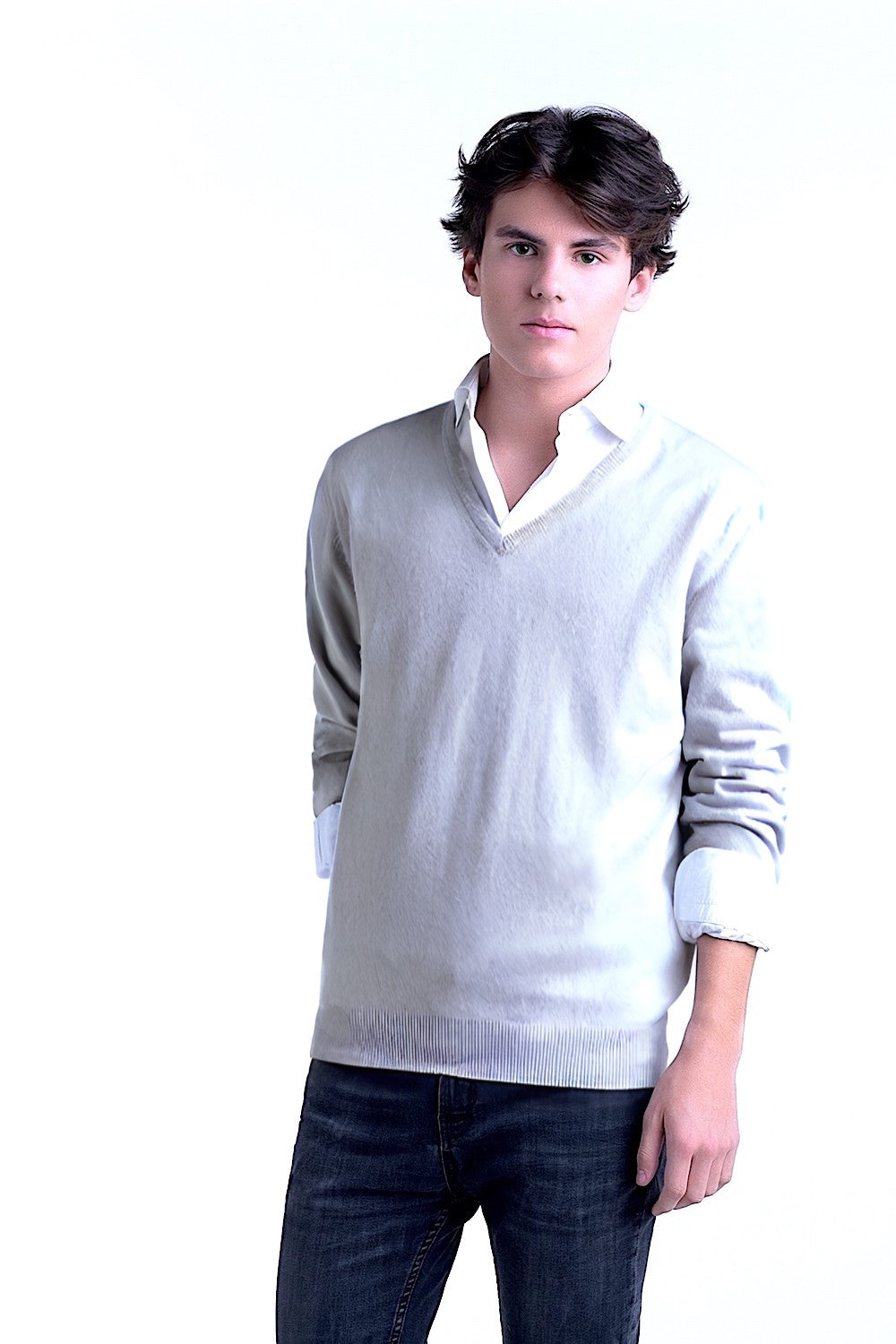 MEN’S 100% CASHMERE SOLID V-NECK. 21003/10ML