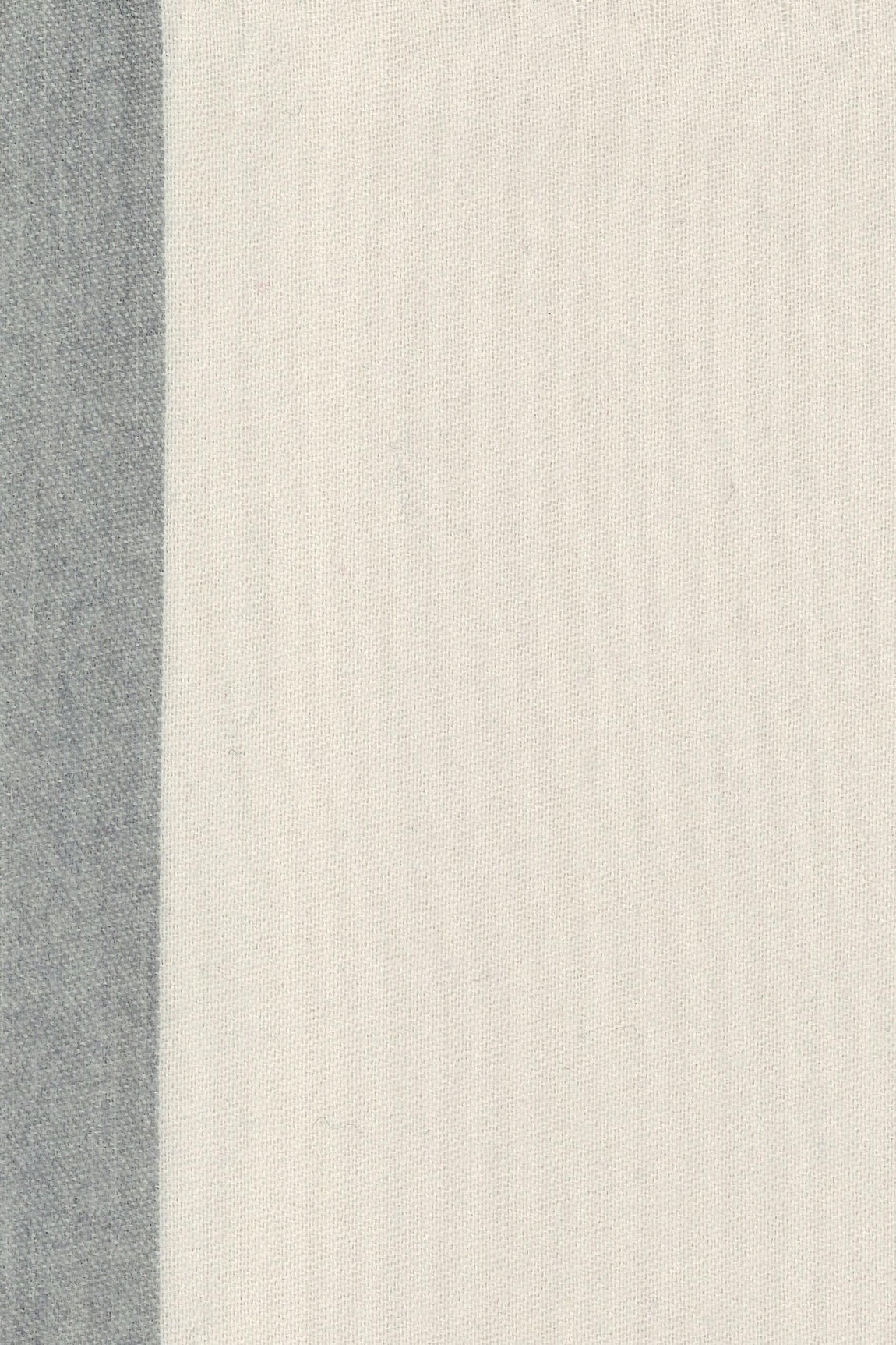 GRANDE CAPE À FRANGES EN TISSAGE 100% CACHEMIRE BICOLORE. D-26583/15