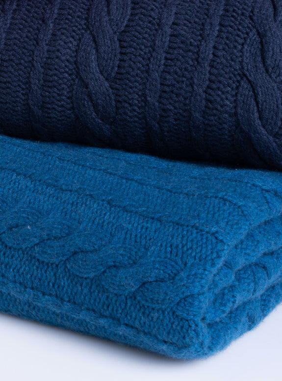 CASHMERE KNITTED CABLE BLANKET